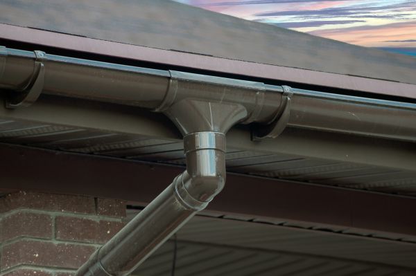 Building Gutter Installation in Hartwell