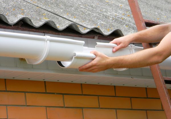 Gutter Hanging in Hartwell